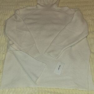 Cozy Cream Turtleneck Sweater - Soft Rib Knit Size Medium